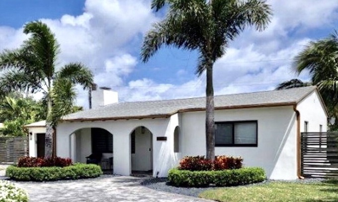 Delray Beach House | 2BR- 1 BA Beautifully Designed Home, close to all the action of Delray