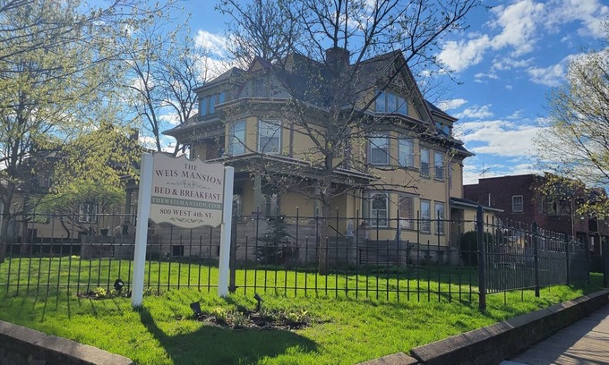 Waterloo Apartment | 2br 1ba, 3rd floor apt, near dwtn Waterloo, Adults only