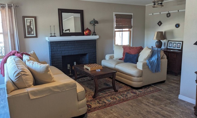 La Madera House | 2BR/2B Comfy Bungalow close to UofA