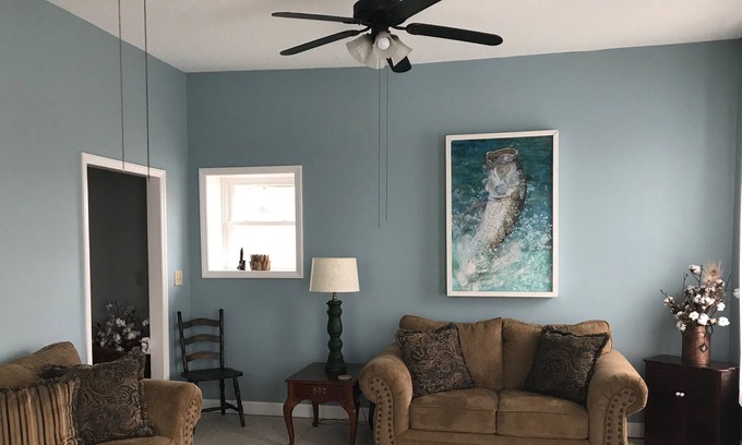 Belhaven Apartment | 2BR, 2B DOWNTOWN 2nd Story Apartment Sleeps 6-Walk to Shopping, Dining, and Dock