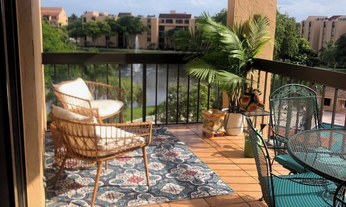 Delray Beach Condo | 2BR/2BA Condo with 2 Pools, Hot Tub & Lake Views! 1 mile to beach