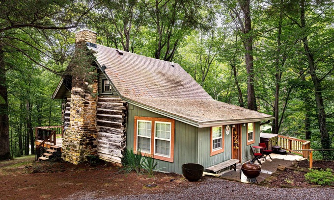 Nashville Cabin | 2BR , 2BA Log Cabin