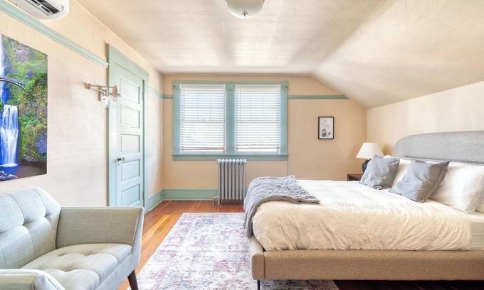 Kerns House | 2BR/2BA Portland Craftsman Central Location