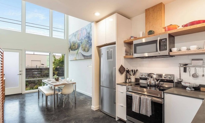 West Woodland House | 2BR 2BA The Ballard Modish, Seattle Location with rooftop view