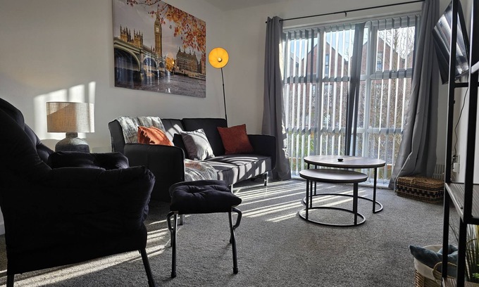 Manchester Apartment | 2BR Apt | Etihad Stadium | City Access | Sleeps 6