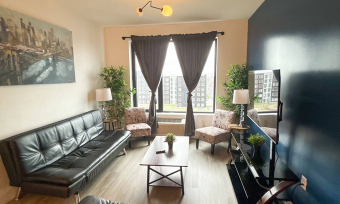 Elizabeth Apartment | 2BR apt near EWR 1911