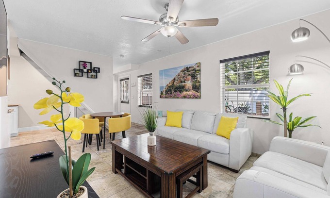 La Vista House | 2BR Beach & Trail | Patio Bikes Fire Pit