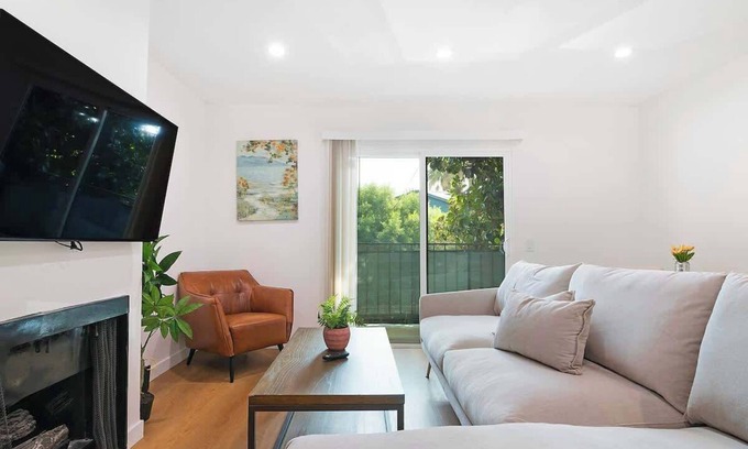 Van Nuys Apartment | 2BR + Bonus Room, Pool Access, Near Universal