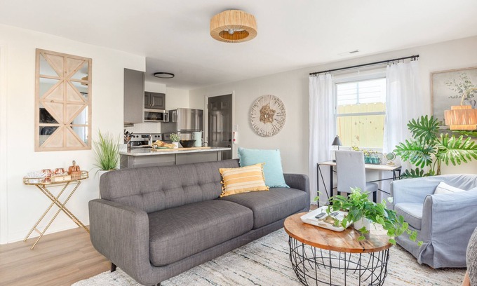 Buckroe Beach House | 2BR Cottage w/Yard Ideal for Long Stays