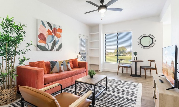 Pinnacle Peak Apartment | 2BR CozySuites at Kierland Commons with pool #07