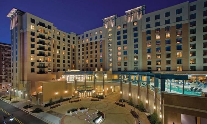 National Harbor Condo | 2br Deluxe Condo Waterfrnt Dist. & National Harbor