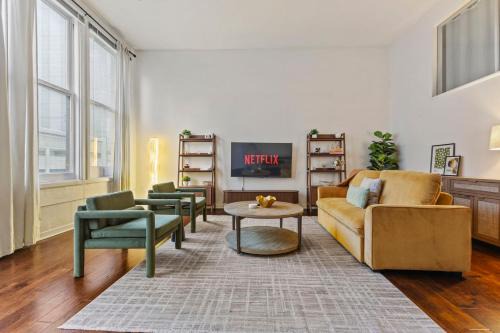 Mile Square Apartment | 2BR Downtown Gem with Arcade games! - Sleeps 7 - Near Convention Center - Stadium