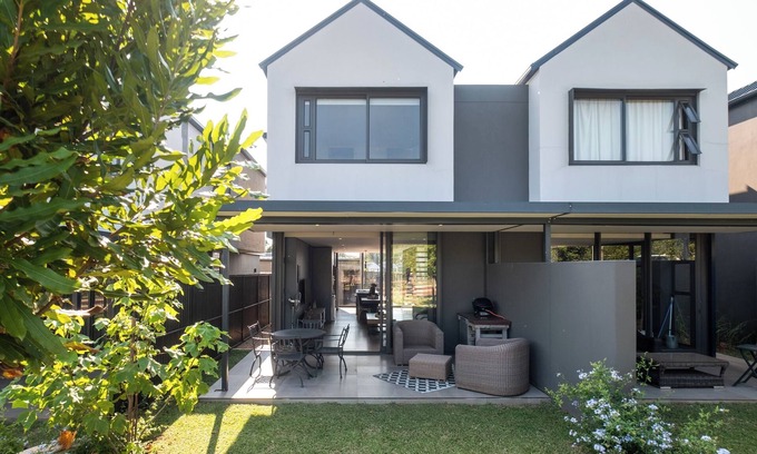 Salt Rock Apartment | 2BR Holiday Home - Self Catering - Pool - Aircon