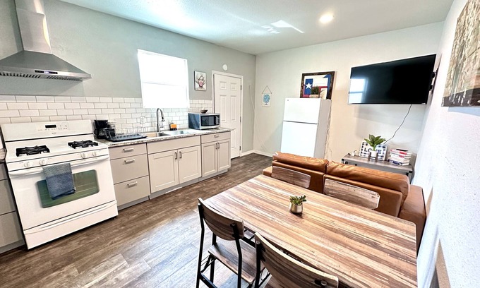 El Paso Apartment | 2BR Newly Remodeled Apartment 3min to Ft. Blissn