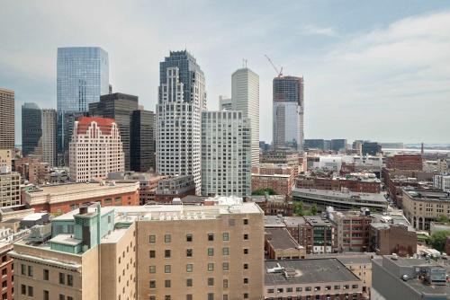 Chinatown Apartment | 2BR Penthouse Boston Common DT