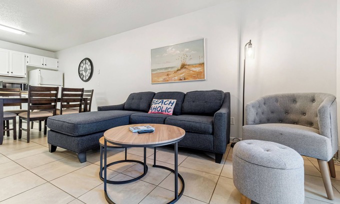 Gulf Breeze Apartment | 2BR, Pet Friendly, Patio & Fenced Yard, Near Pensacola & Navarre Beaches