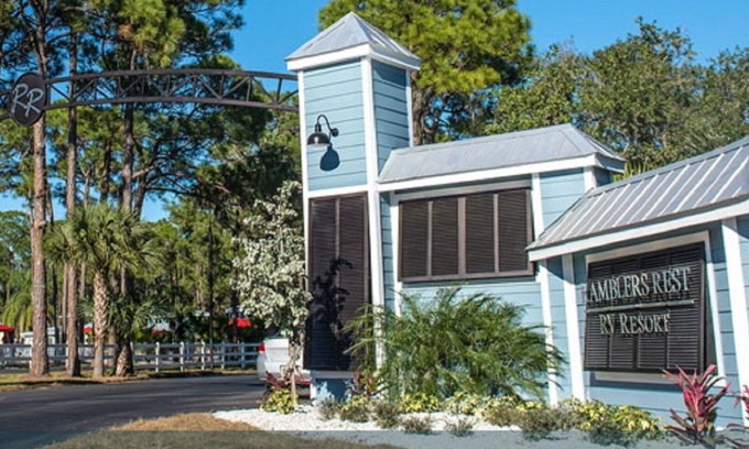 Venice House | 2BR Unit @ Ramblers Rest Resort, Venice, FL along Myakka River