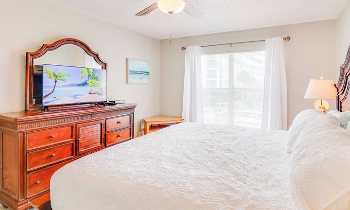 New Smyrna Beach Condo | 2BR w/Heated Pool, Kayaks & Beach Access