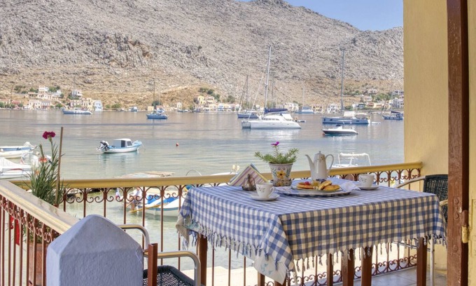 Pedi House | 2islands, Waterfront House Pedi
