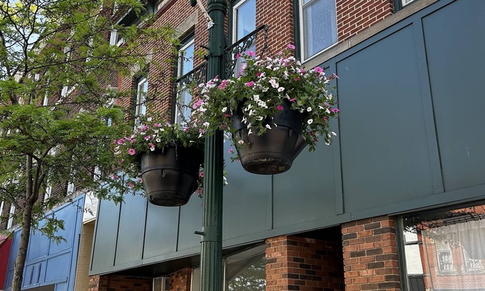Geneva Apartment | 2nd Floor 2 Bedroom Extra Large Apartment Historic Downtown Geneva