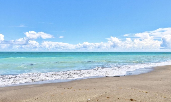 Fort Pierce Apartment | 3/2 OCEAN Front Luxury Condo 90 Day Minimum