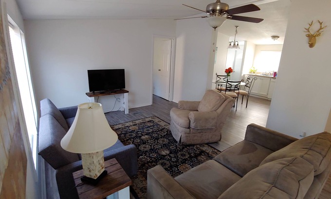 Longview House | 3/2 Quiet neighborhood, just outside of Town