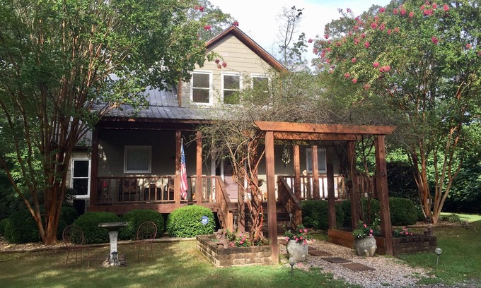 Bremen House | 3+ acres of woods and lake