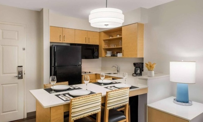 Arrowood Hotel | 3 Apartment-Style Suites w/Kitchen Close to SouthPark Mall – Just 6 Miles Away