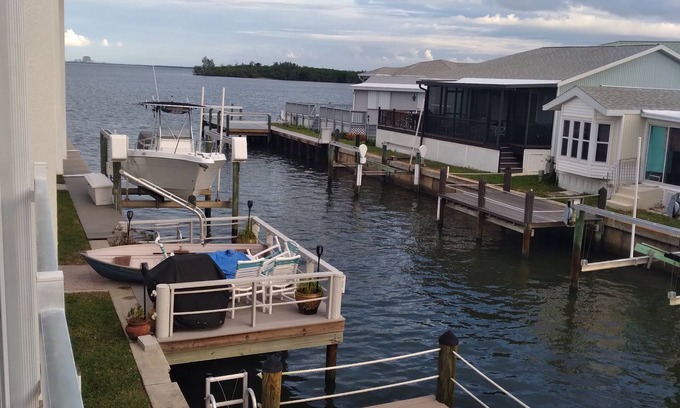 Nettles Island House | 3 bdrm 3 bath w separate apt. Nettles isle resort, priv. beach, deck, sleeps 10