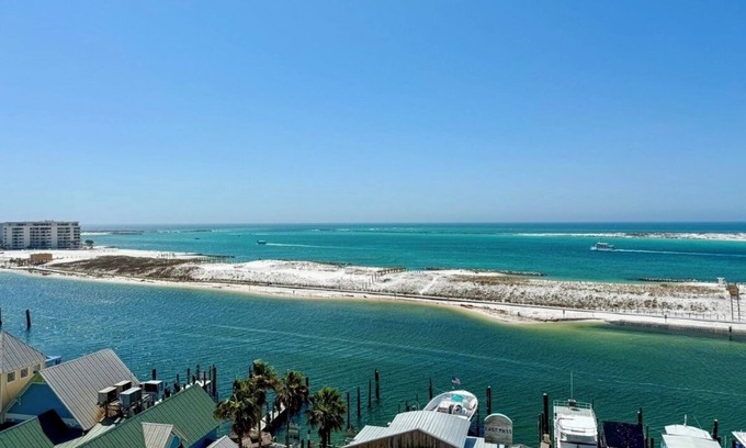 Destin Condo | 3-bdrm Corner Unit 305A. Wrap around balcony overlooks the gulf and pool