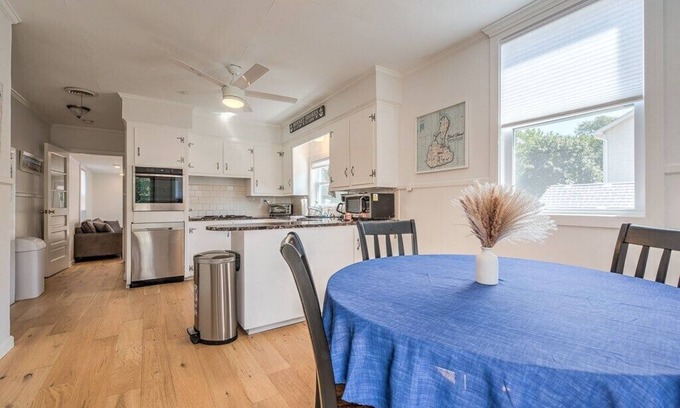 Saunderstown House | 3 Bdrm Pettaquamscutt Home!