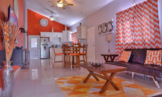 Kingston House | 3 bdrm, Pool, Wifi, Netflix,Sleeps 9,Family Friendly,Gated, Quite Neighborhood.