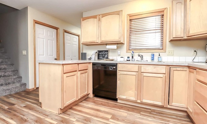 Lincoln House | 3 Bed, 2.5 Bath | Sleeps 8 Guests | Backyard Oasis