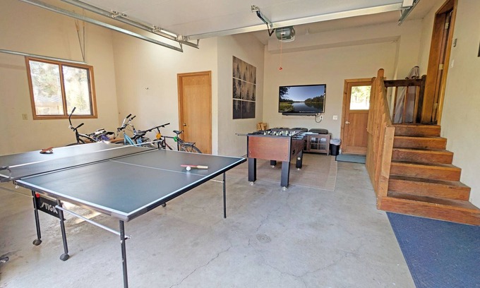 Deer Park House | 3 Bed, 2 Bath, Hot Tub, Recreation Passes - Tan Oak 2