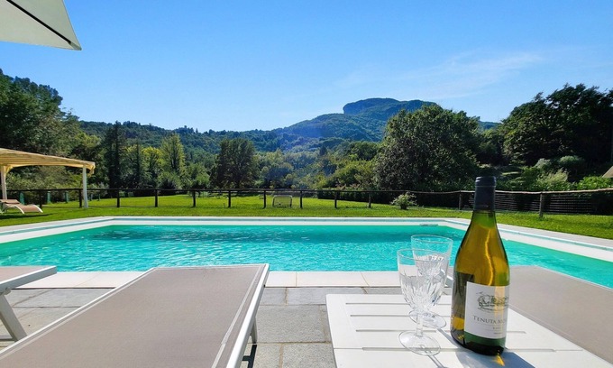 Gallicano Villa | 3 bed 2 bath house, private pool, wonderful gardens, walk restaurant, WIFI