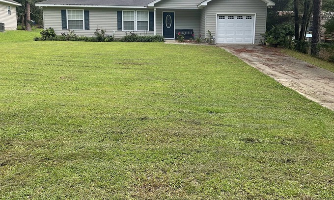 Lake Bradford -Cascade Lake House | 3 bed 2 bath house convenient to airport, golf and Tallahassee Museum