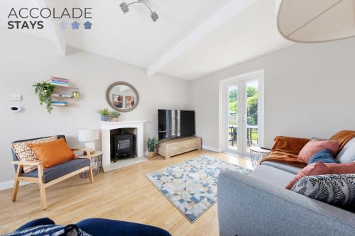 Basingstoke House | 3 bed, 2 Bath, Sleeps 6, with Free Parking & WiFi, ideal for contractors and families