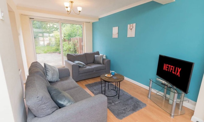 Olton House | 3 Bed 3 Bath - NEC, JLR, Airport.