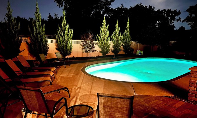 Ashwaubenon House | 3 bed 3 bath pool hot tub Lambeau field