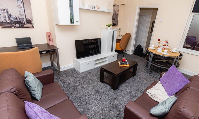 Westoe Apartment | 3 bed apartment with free WiFi and Netflix