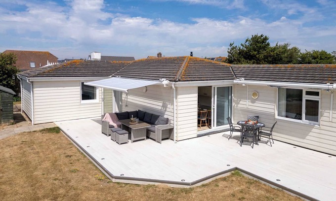 East Wittering House | 3-Bed Beach Bungalow & Garden, 150m to Sea