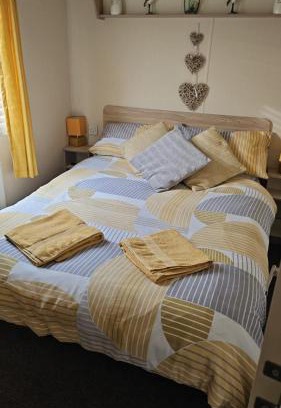 Ingoldmells House | 3 Bed Caravan - Sleeps 6 - Pets - Parking - Wifi