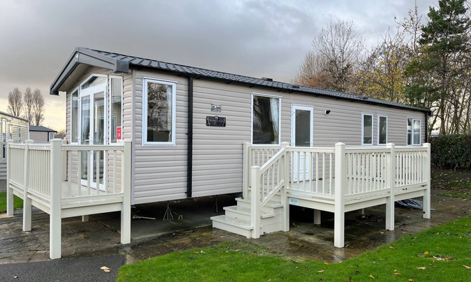 Skegness Cabin | 3 bed Caravan - Sleeps 8 - Pets - Parking
