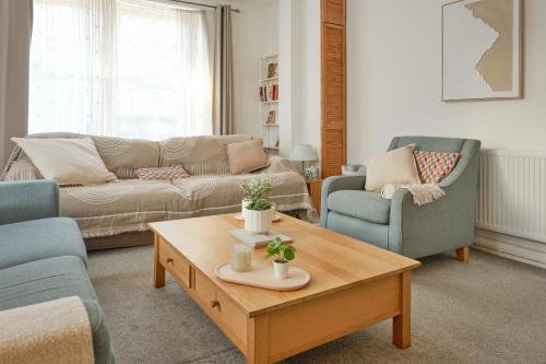 Eastbourne House | 3-Bed Entire Garden Home, Walk to Beach