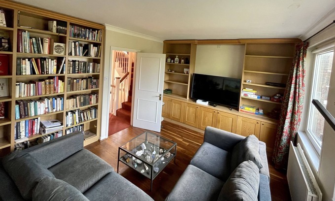 Ravenscourt Park House | 3 bed family home Central London river front with Premier League soccer tickets