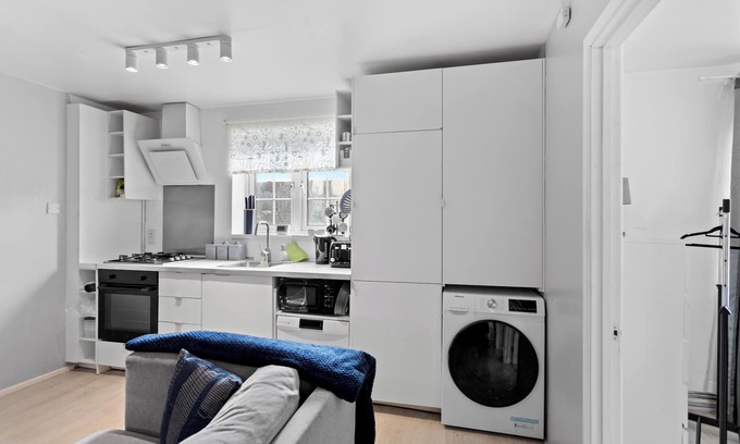 Newham House | 3 Bed Home w/2 Bathrooms &free parking Sleeps 6