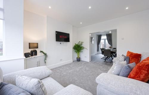 Wigan Apartment | 3 Bed House, Free Parking, Garden
