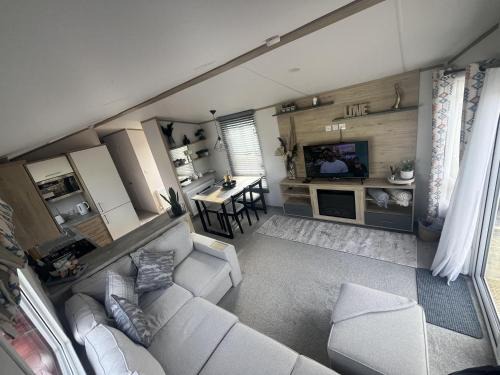 Wesham House | 3-Bed Lodge Sleeps 6 Hot tub