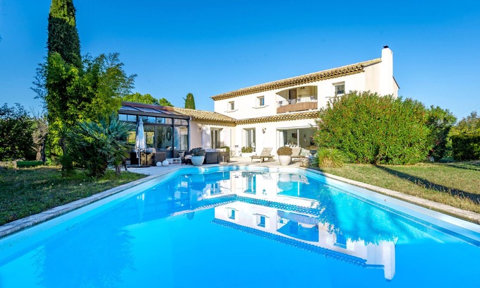 Maubec Villa | 3 bed villa with heated pool, air conditioning, walking distance to the village
