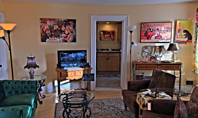 Old North End Apartment | 3 Bedrm. PH. Apt. 2nd floor walkup entire floor